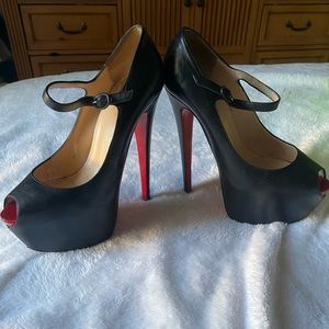 Christian Louboutin Your highness peep toe shoes